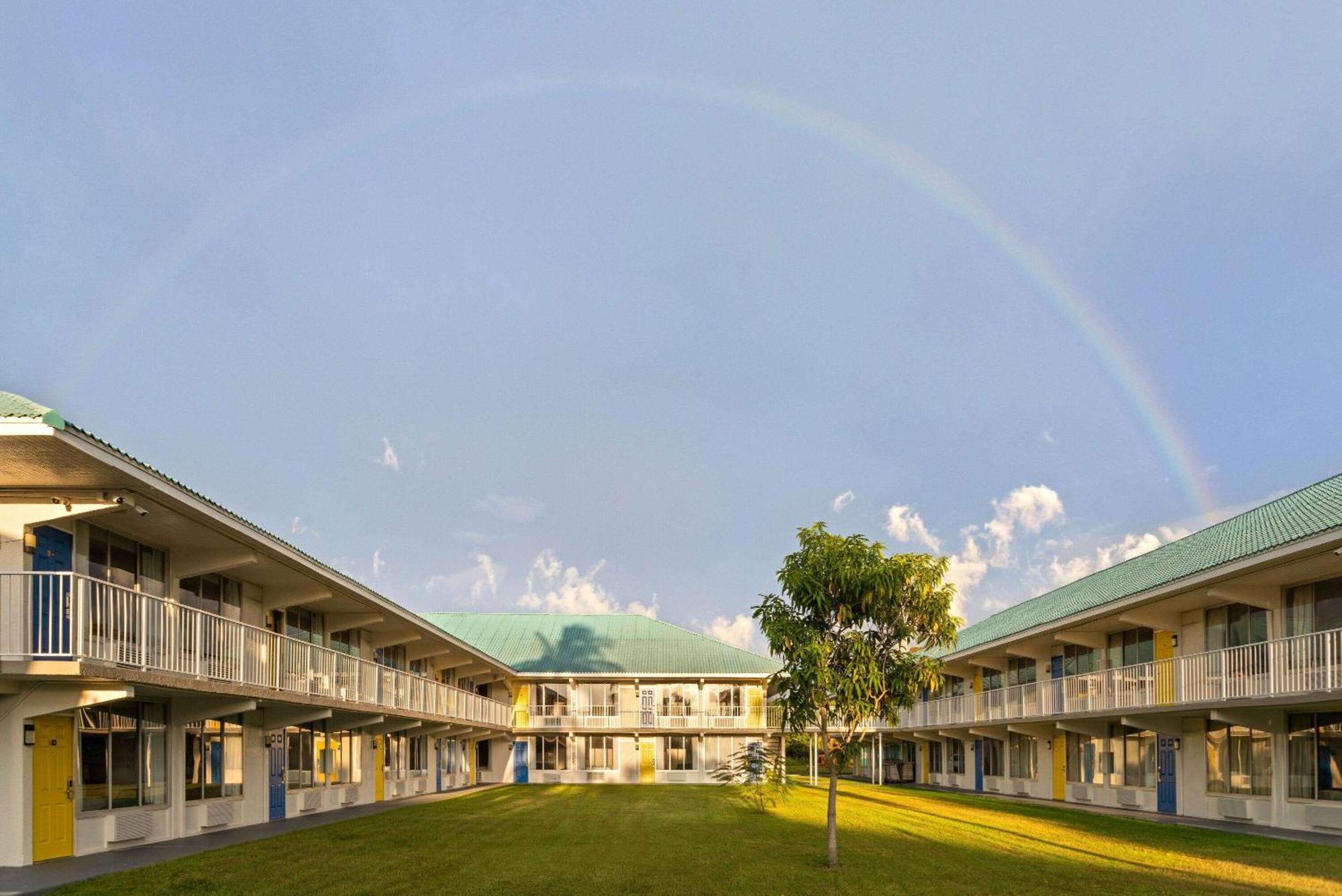 Days Inn By Wyndham Fort Pierce Midtown Exterior photo