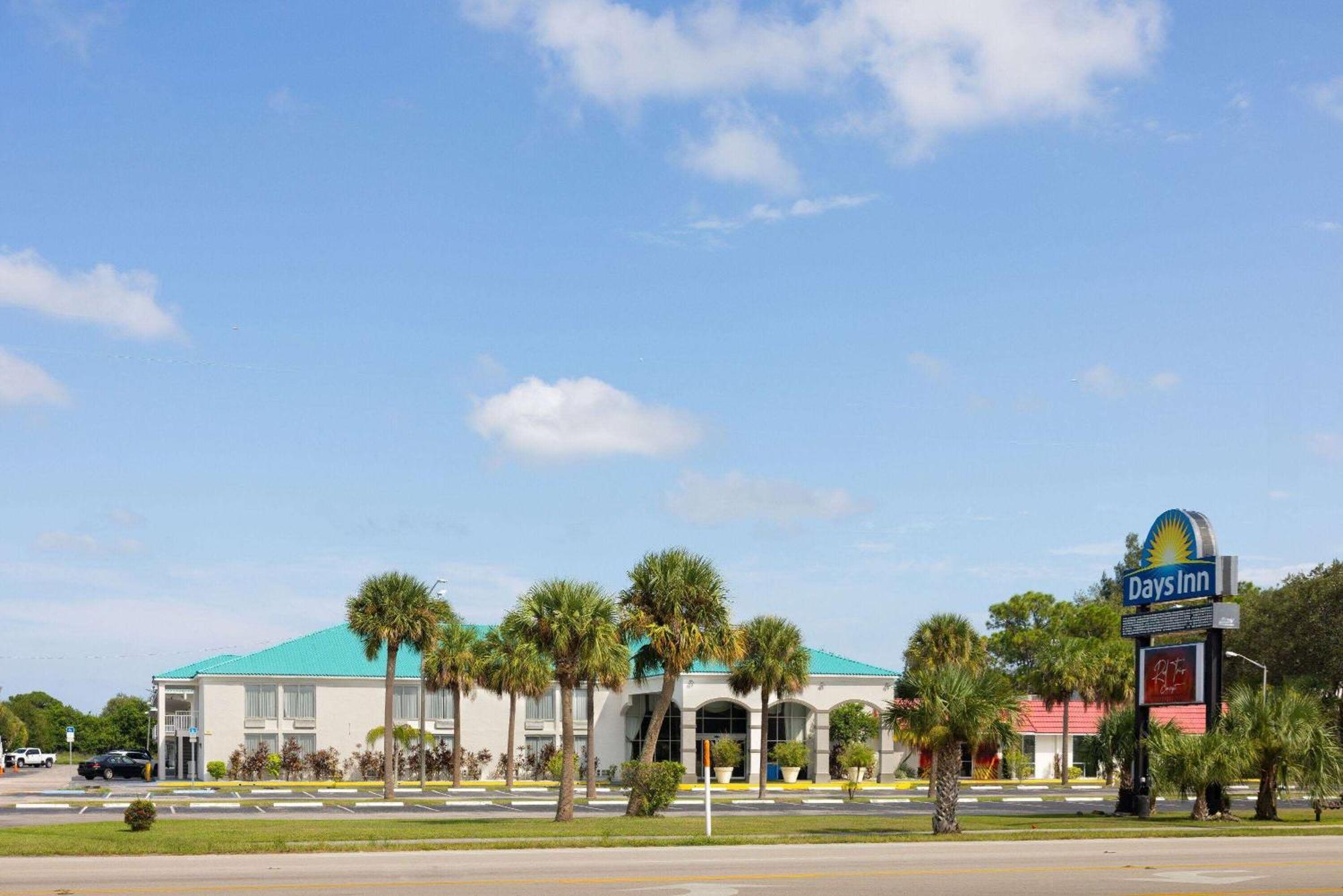 Days Inn By Wyndham Fort Pierce Midtown Exterior photo